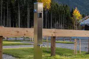 Camping Judenstein - Wasser- und Stromsäule auf dem Campingplatz