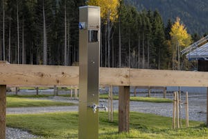 Camping Judenstein - Wasser- und Stromsäule auf dem Campingplatz