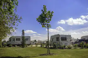 Camping JUFA Vulkán Thermen Resort Wohnwagenstellplätze und Zeltplätze im Grünen auf dem Campingplatz