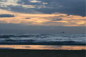 Camping Julianadorp Aan Zee - Blick auf den Strand in der Nähe des Campingplatzes