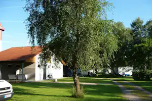 Camping Juliusplate - Wohnwagen- und Zeltstellplatz und Sanitärgebäude