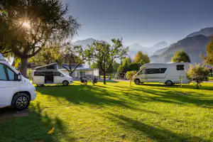 JungfrauCamp - Standplatzwiese auf dem Campingplatz