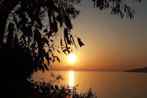 Camping Kalógria - Sonnenuntergang über dem Mittelmeer beim Campingplatz