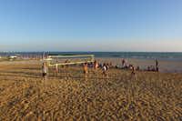 Camping Kamemi  - Volleyballfeld am Strand in Nähe des Campingplatzes