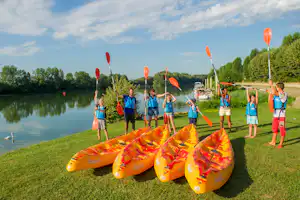 Camping Kanopée Village - Paddeln auf dem Fluss am Campingplatz