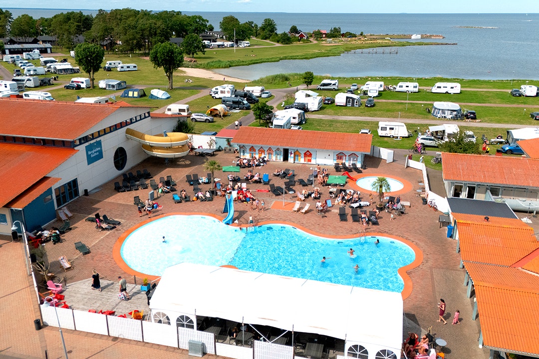 Camping Kapelludden - Pool auf dem Campingplatz aus Vogelpespektive