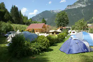 Camping Karwendel - Zeltplatz vom Campingplatz mit Blick auf die Alpen