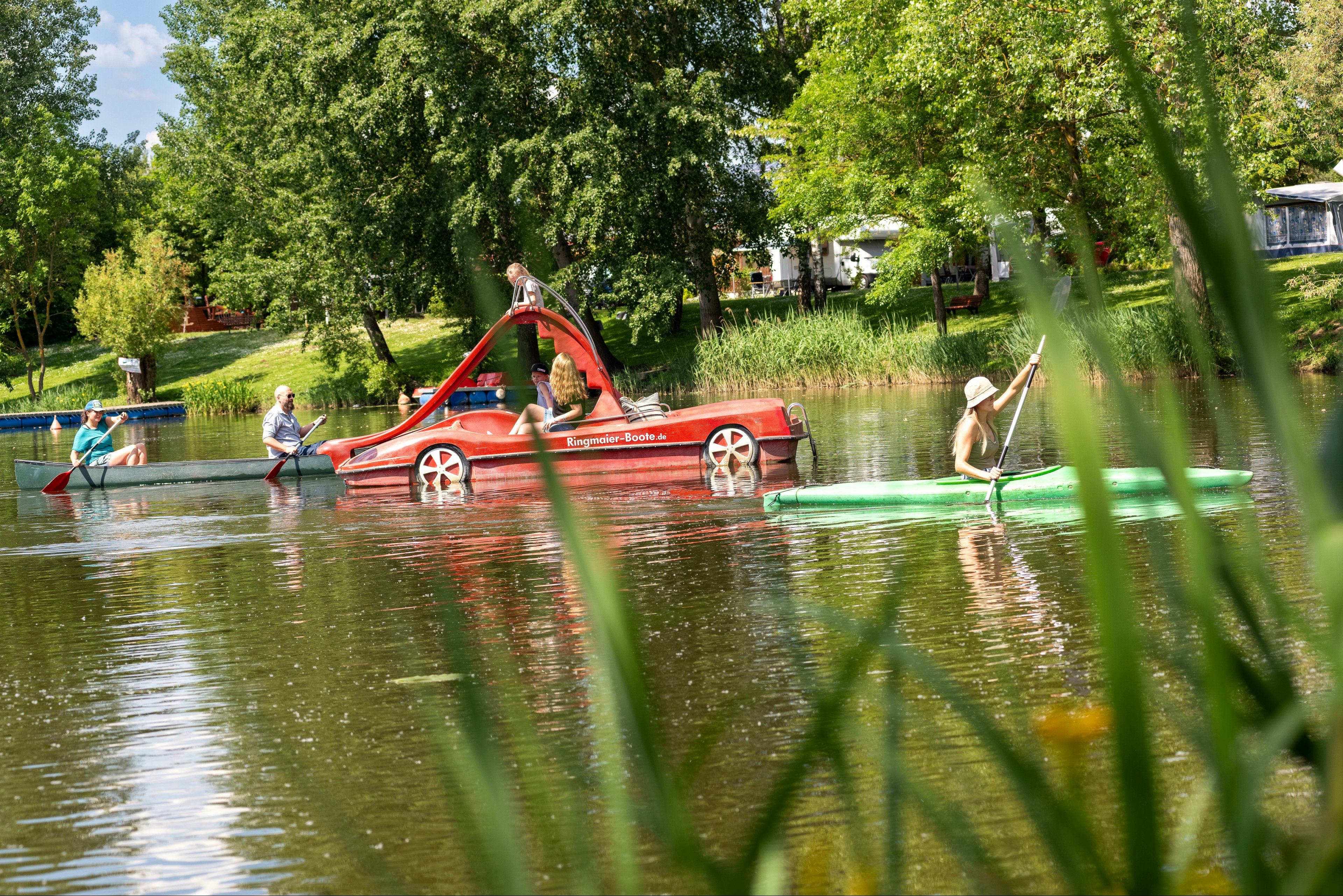 Camping Katzenkopf - Camper fahren Kanu auf dem Fluss