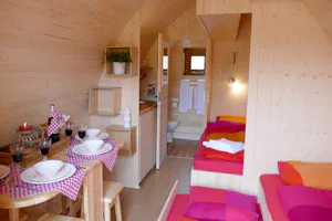 Camping Kaul Camping- Park Kaul - Innenansicht des Öko-Lodge auf dem Campingplatz
