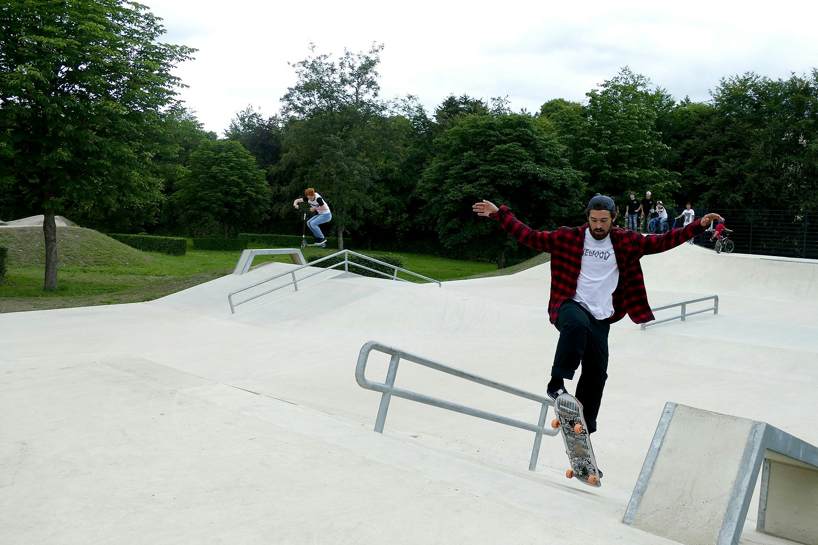 Camping Kaul  Camping- Park Kaul - Skateboardfahrer auf dem Sportplatz des Campingplatzes