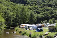 Camping Kautenbach  - Badende Camper im Fluss am Wohnwagen- und Zeltstellplatz vom Campingplatz