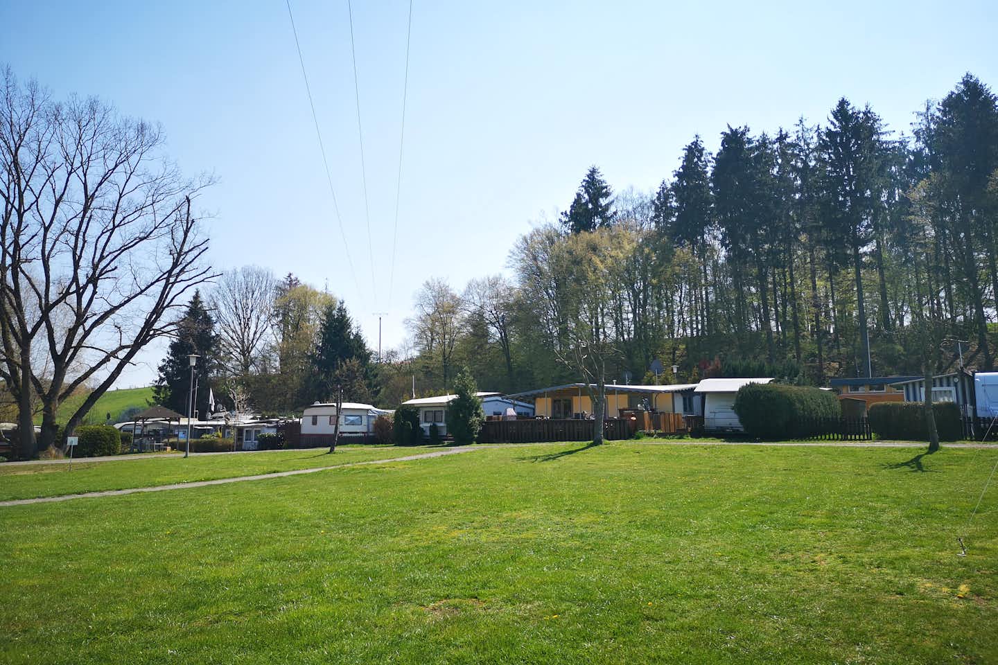 Camping Kellerwald  -  Mobilheime und Wohnwagen- und Zeltstellplatz vom Campingplatz im Grünen