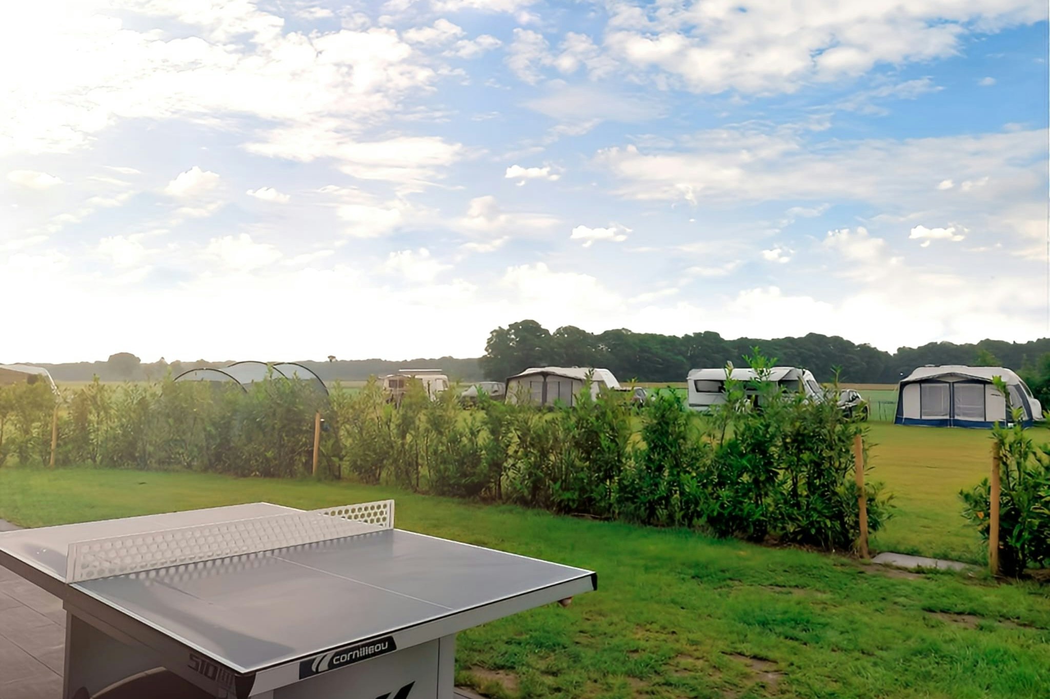Camping Kempenstee - Tischtennisplatte bei der Standplatzwiese