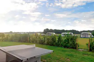 Camping Kempenstee - Tischtennisplatte bei der Standplatzwiese
