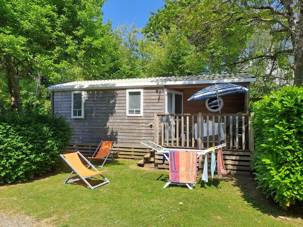 Sites Et Paysages Du Pouldu  Camping Keranquernat  - Mobilheim mit Terrasse auf dem Campingplatz