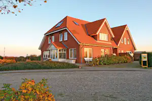 Camping Klausdorfer Strand - Außenansicht der Rezeption auf dem Campingplatz
