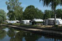 Camping Klein Canada -  Campingbereich für Zelte und Wohnwagen im Schatten der Bäume
