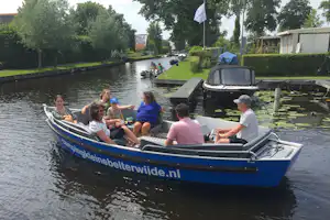 Camping Kleine Belterwijde - Camper machen eine Bootstour