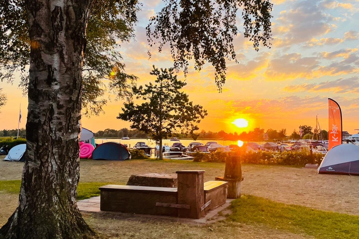 Camping Kleine Belterwijde - Sonnenuntergang über dem Campingplatz