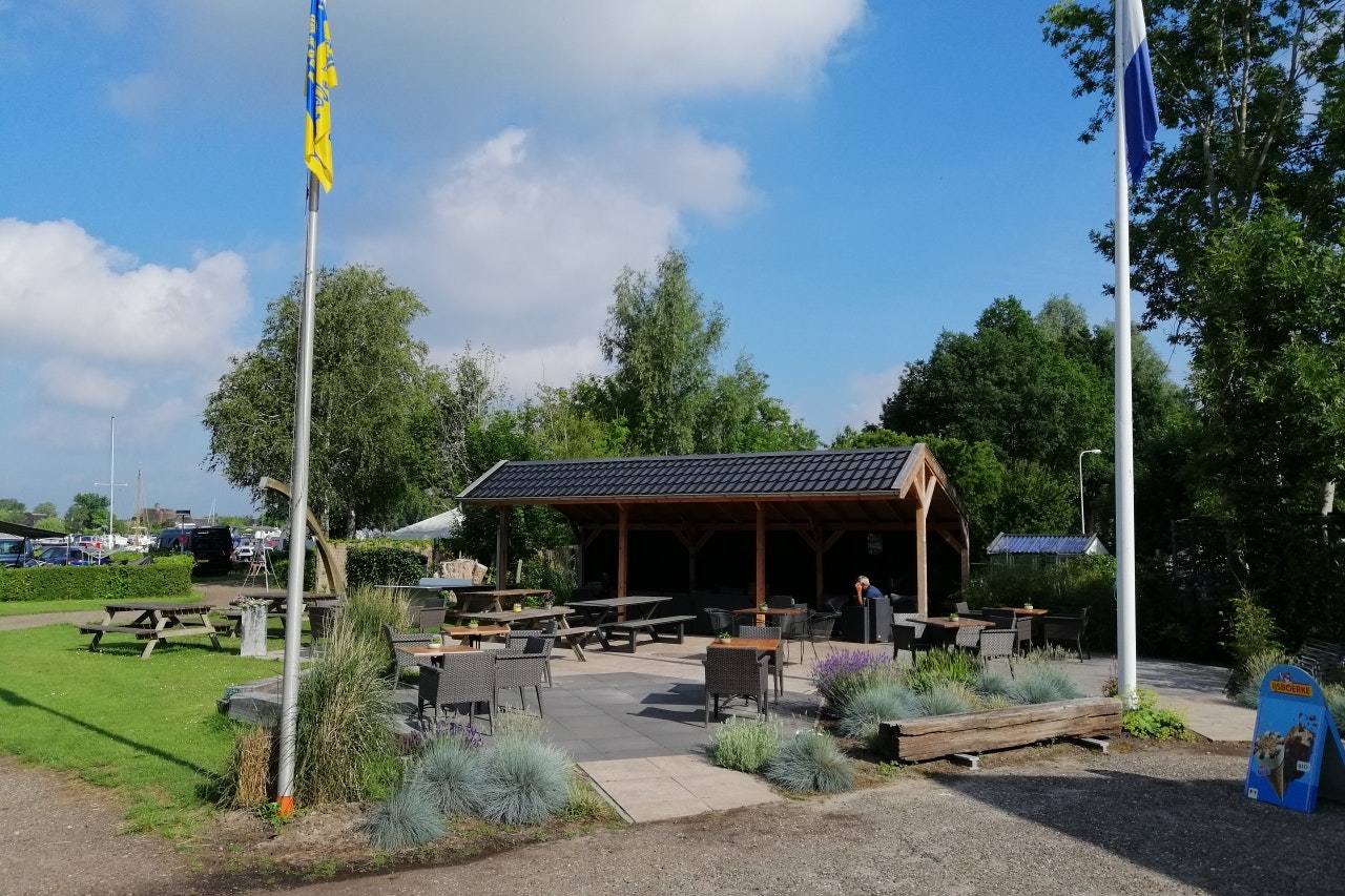 Camping Kleine Belterwijde - Terrasse auf dem Campingplatz
