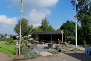 Camping Kleine Belterwijde - Terrasse auf dem Campingplatz