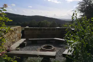 Camping Kleine Bergoase - Grillplatz auf dem Campingplatz