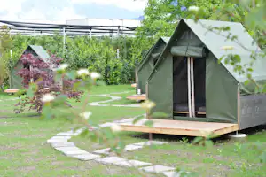 Camping Komodo Gargazon - Kleine Mietzelte auf dem Campingplatz