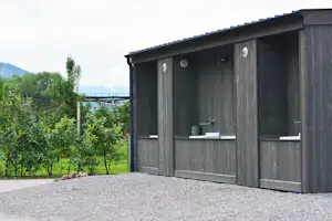 Camping Komodo Gargazon - Sanitärgebäude auf dem Campingplatz