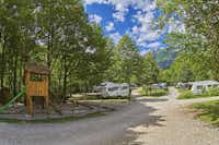Camping Koren - Wohnmobil- und  Wohnwagenstellplätze auf der Wiese auf dem Campingplatz