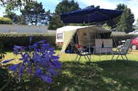 Camping Kost Ar Moor  -  Wohnwagen- und Zeltstellplatz auf Rasen auf dem Campingplatz