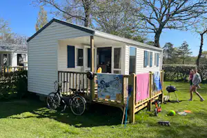 Camping Kost Ar Moor - Mobilheim mit Terrasse auf dem Campingplatz
