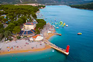 Camping Kovačine - Luftaufnahme des Campingplatzes am Meer