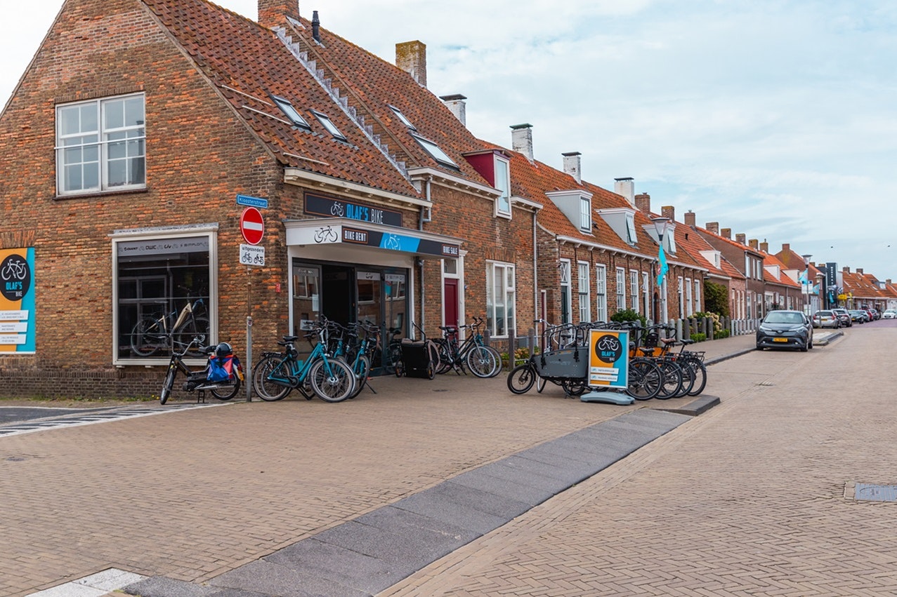 Camping Kreekebos - Straße in naher Umgebung mit Geschäften