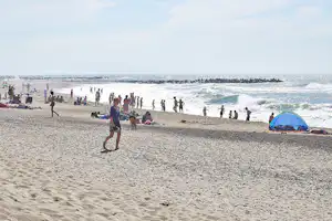 Camping Krik Vig - Gäste am Badestrand vor dem Campingplatz