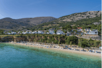 Camping Škrila  - Blick auf den Strand vom Campingplatz am Mittelmeer