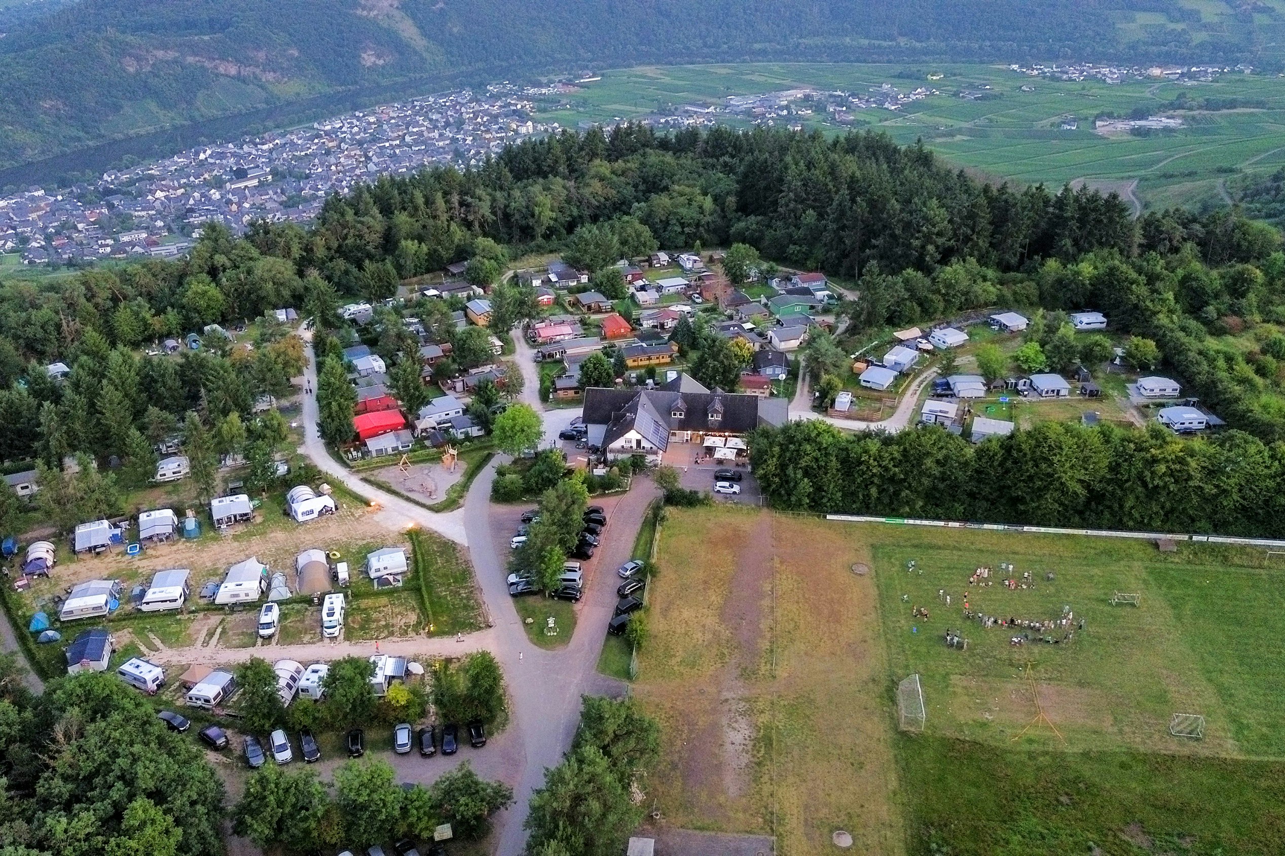 Campingplatz und Gastronomie Kröver Berg  Campingplatz Kröver Berg  - Campingplatz aus der Vogelperspektive