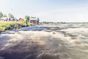 Camping Kukkolaforsen - Mobilheime am Wasser