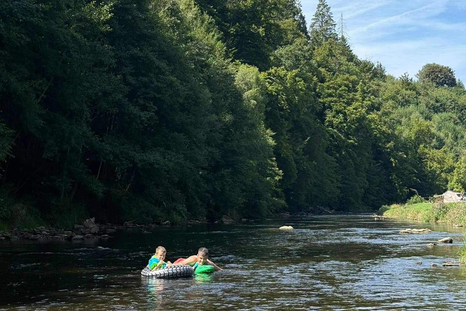 Camp Kyllburg - Kinder beim Baden im Fluss