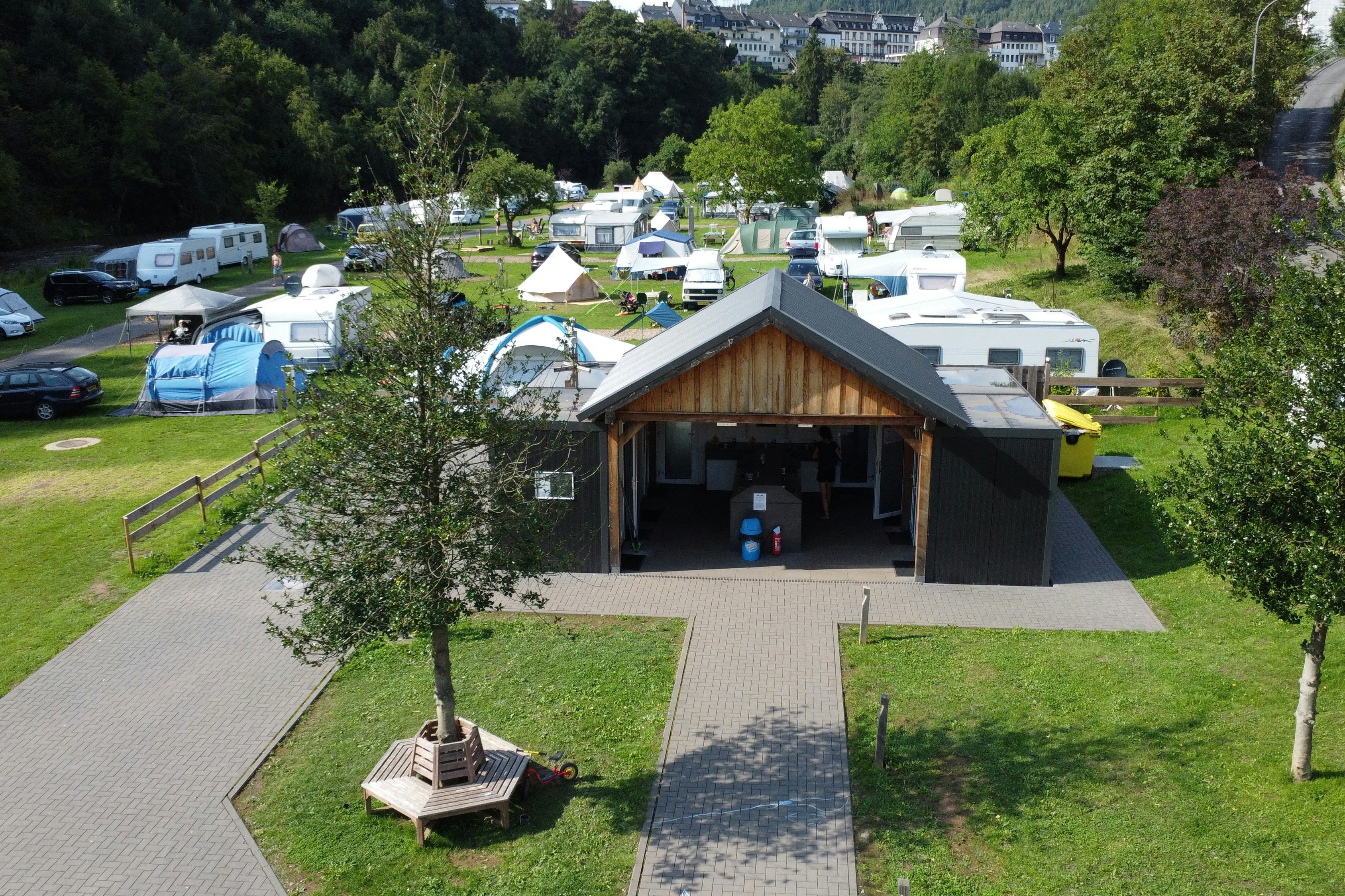 Camp Kyllburg  Camping Kyllburg - Servicegebäude auf dem Campingplatz
