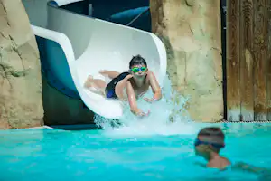 Camping L'Air Marin Camping L' Air Marin - Kinder auf der Wasserrutsche