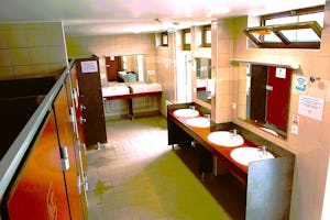 Camping de l'Amitié Camping L' Amitié - Innenansicht des Sanitärgebäudes