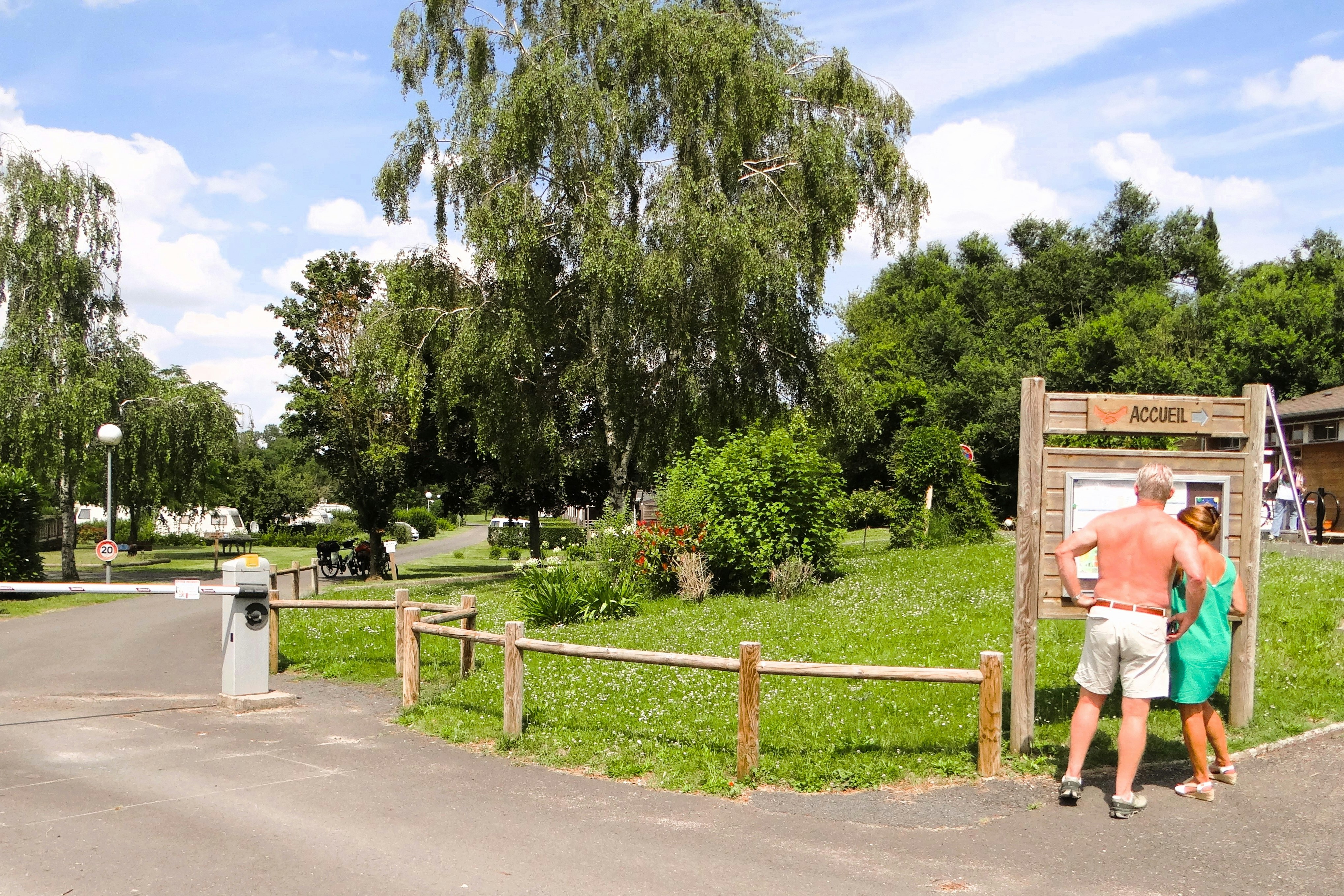 Camping de l'Amitié  Camping L' Amitié - Eingang und Schranke des Campingplatzes
