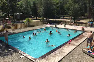 Camping L' Art de Vivre - Swimmingpool mit Liegen