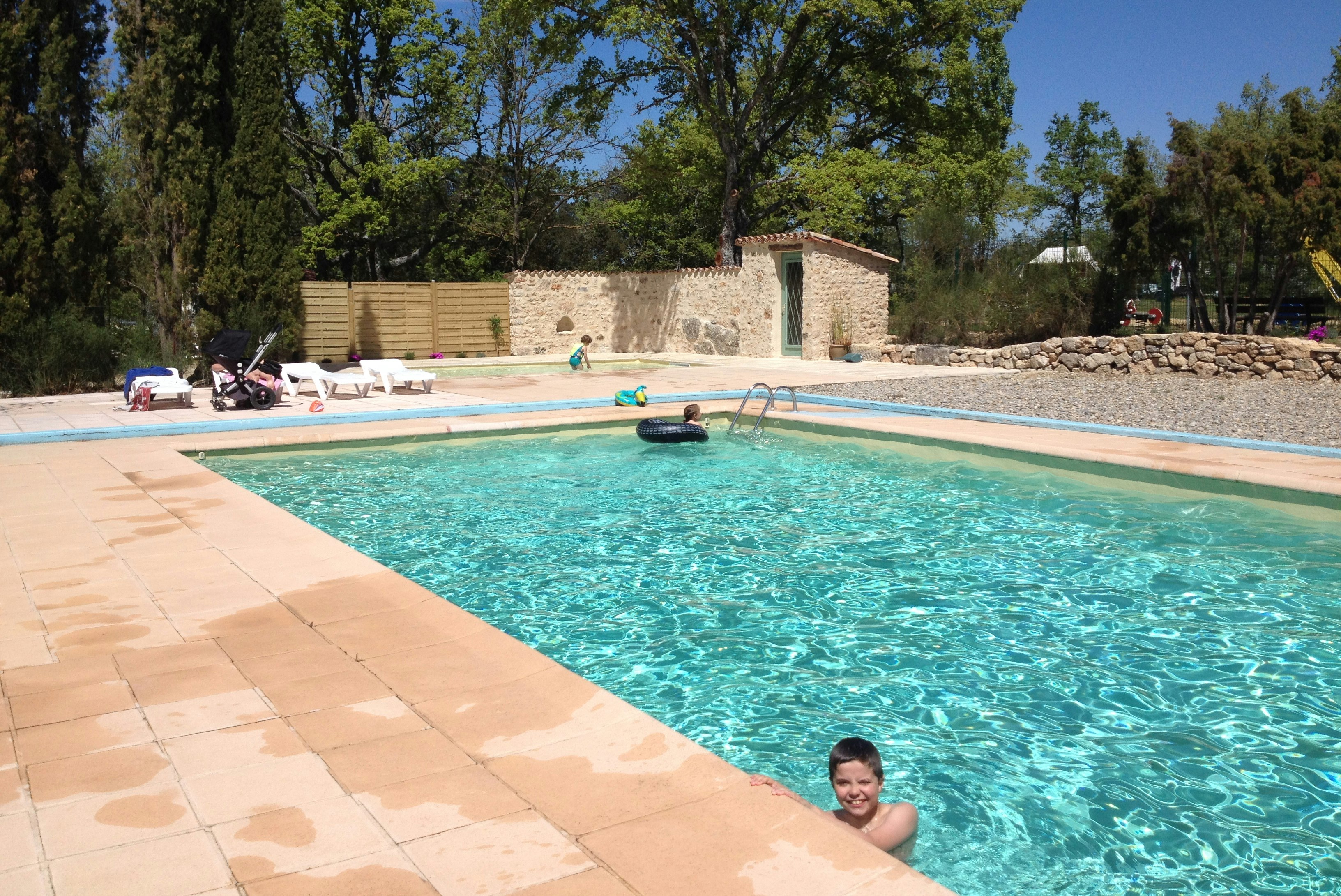 Camping l' Avelanède - Pool auf dem Campingplatz