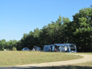 Camping l' Avelanède - Standplätze auf dem Campingplatz