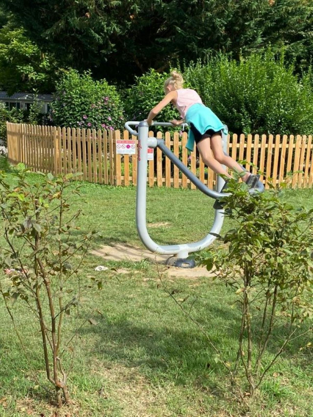 Flower Camping L'Echo du Malpas  Camping L' Écho du Malpas - Outdoor-Fitnessgeräte auf dem Campingplatz