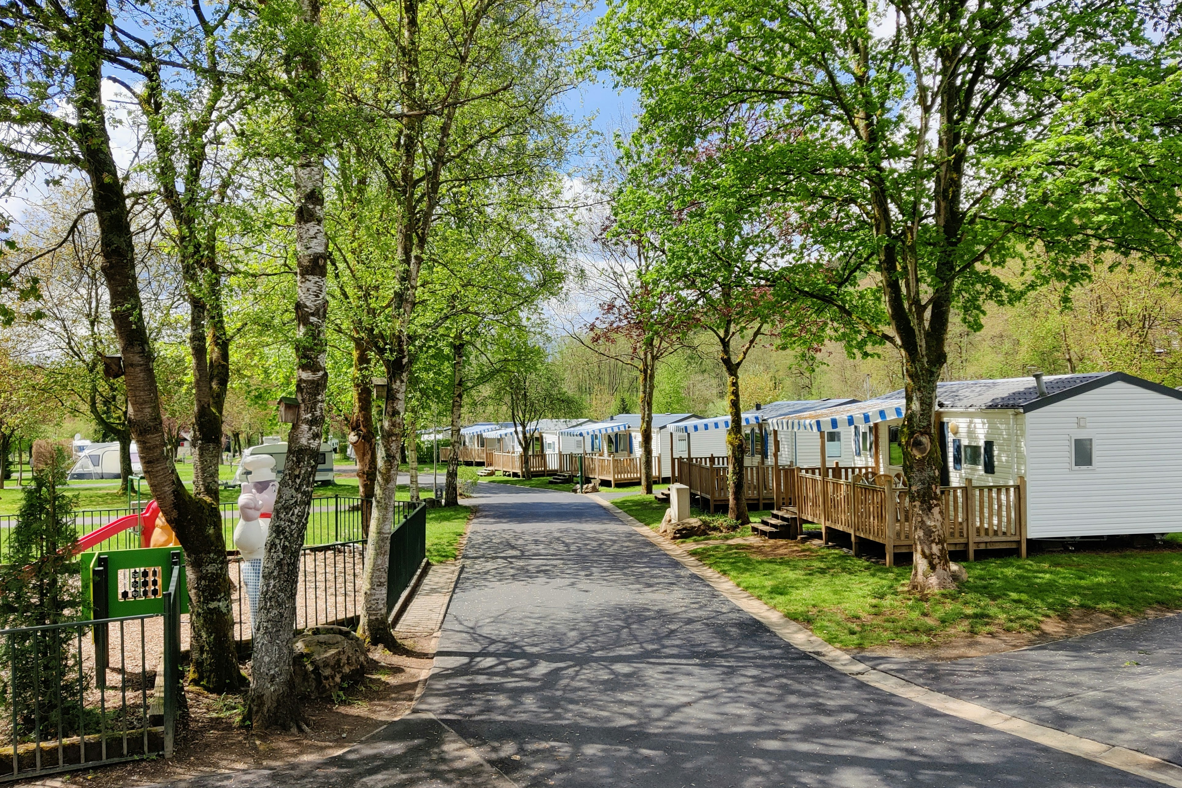 Camping L' Eau Rouge  - Mobilheime auf dem Campingplatz