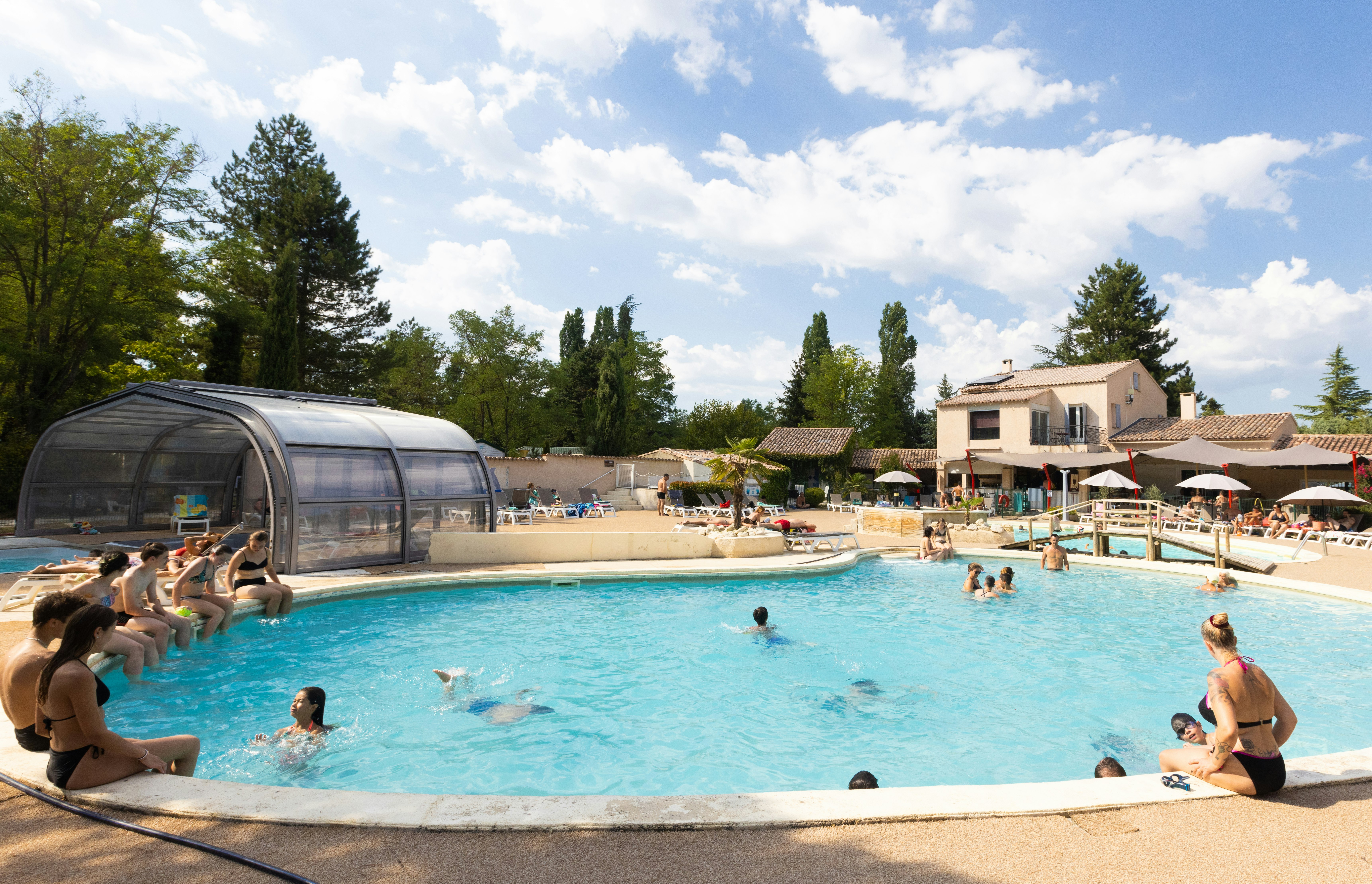 Camping L' Eau Vive  Camping Au Tylo Soleil - Poolbereich auf dem Campingplatz