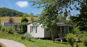 Camping L' Eau Vive - Mobilheim auf dem Campingplatz