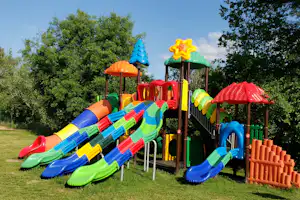Camping L' Entre-Deux - Kinderspielplatz auf dem Campingplatz